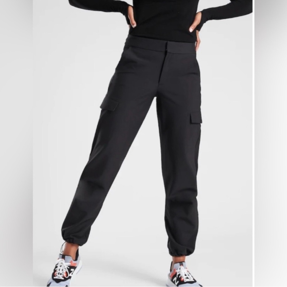 Athleta Stellar Cargo Straight Leg Pants in Black Women's Size 6